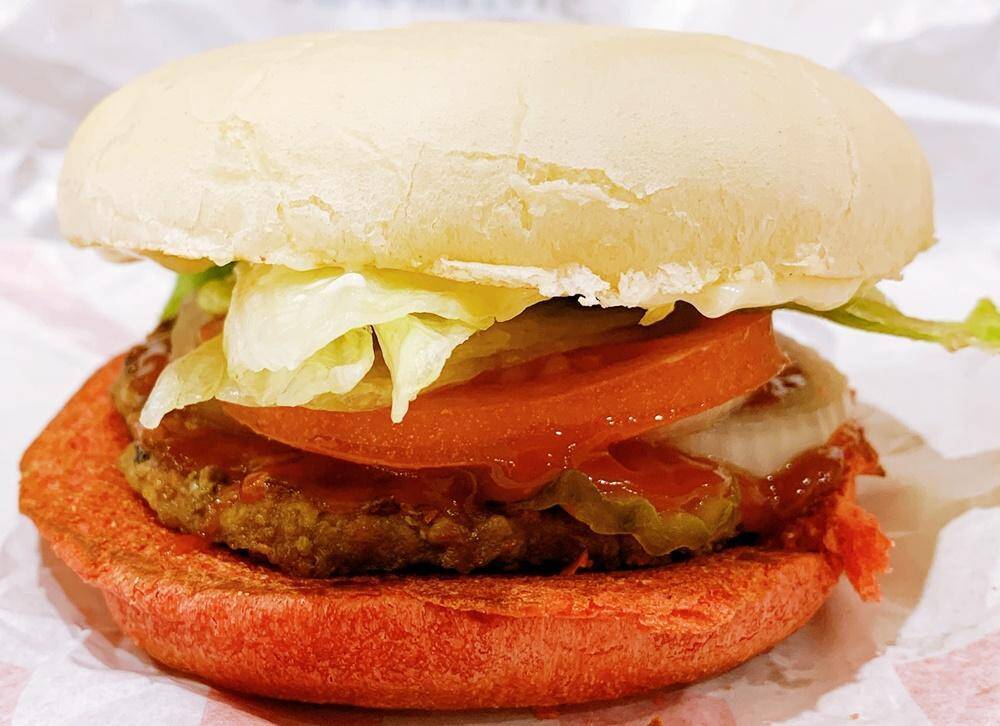 開けるまでドキドキ...！　バーガーキングの「運試しバーガー」で今年の運を占ってみた。