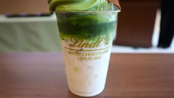 「【リンツ】新作の限定抹茶ドリンクはまるで"飲むパフェ"。抹茶欲を満たす衝撃の濃さ。《試飲レビュー》」の画像