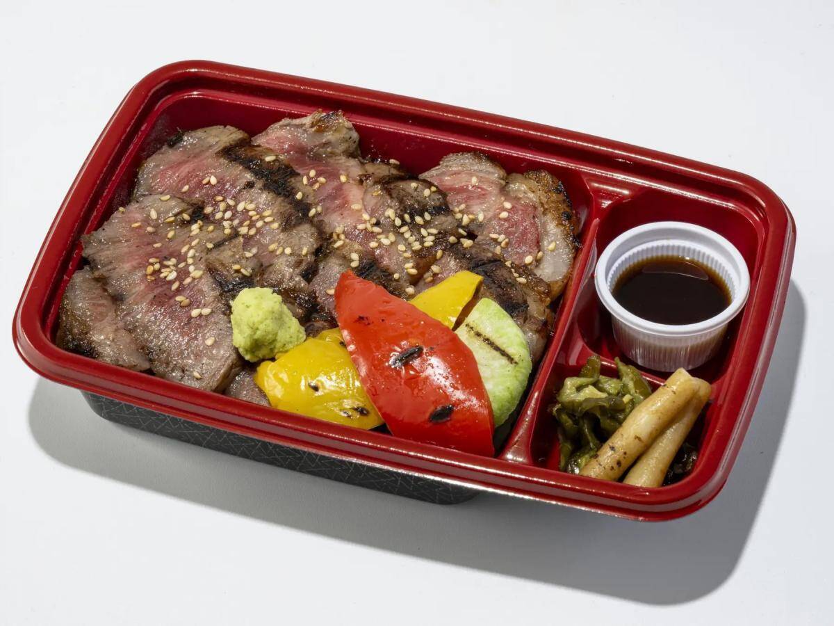 「また買いたい」「移動中の列車でも食べやすい」―グランスタ東京「店長101人が選ぶ弁当BEST10」はGWの駅弁選びの参考になる。