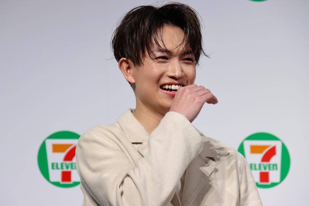 「僕のどタイプの味」生粋の甘党・綱啓永さんがセブンの推しスイーツをとろける笑顔で告白