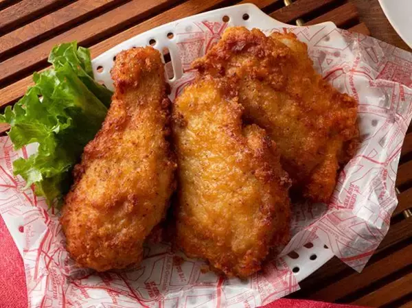 「【FLOの日】4月も"まるごと苺"たっぷりのタルトが1490円♡プリンやフライドチキンなどもお買い得に《4月5日スタート》」の画像