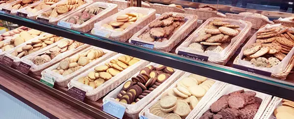 「【毎月19日限定】ステラおばさんのクッキー詰め放題開催。2580円で約5000円相当分をゲットするチャンス。」の画像