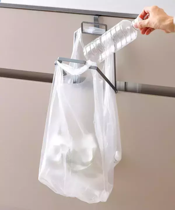 「【3COINS】もっと早く買えばよかった！地味なストレスを一発解決する「神ハンガー」3選」の画像