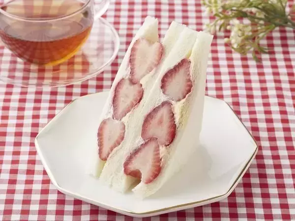 「ミニストップで「いちごフェア」開催中！旬いちごを使ったスイーツ＆パンが勢ぞろい♡」の画像