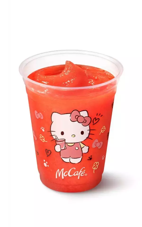 「ハローキティ＆ポムポムプリンがマックカフェとコラボ♡カップまで可愛すぎるスムージーとフラッペは要チェック。」の画像