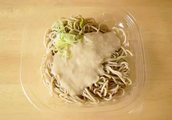 「コンビニ「冷やしとろろそば」を食べ比べ！ローソン・ファミマ・セブンで"とろろ"の味わいはどう違う？《実食レポ》」の画像