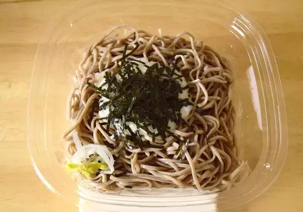 「コンビニ「冷やしとろろそば」を食べ比べ！ローソン・ファミマ・セブンで"とろろ"の味わいはどう違う？《実食レポ》」の画像