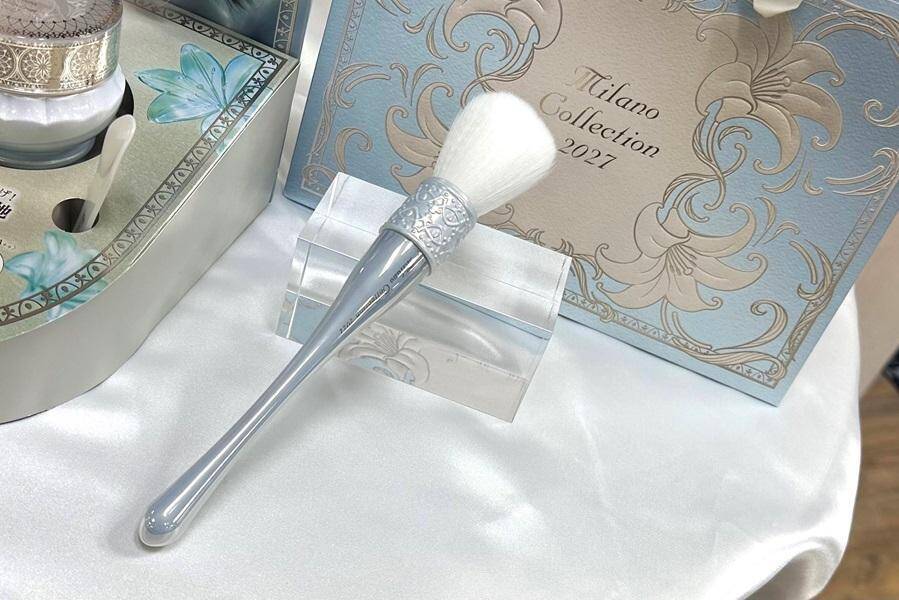【ミラノコレクション2027】スワロフスキー付き特別デザインがかわいすぎ♡同時発売の化粧下地とW使いしたくなる《編集部レポ》