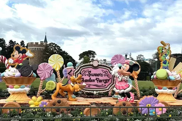 「東京ディズニーランド、すでに"ヴァネパル"の世界に染まってる♡ビッグサイズの「パルパルーザ・パルフェ」は要チェック！《編集部レポ》」の画像
