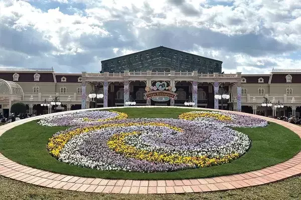 「東京ディズニーランド、すでに"ヴァネパル"の世界に染まってる♡ビッグサイズの「パルパルーザ・パルフェ」は要チェック！《編集部レポ》」の画像