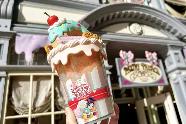 「東京ディズニーランド、すでに"ヴァネパル"の世界に染まってる♡ビッグサイズの「パルパルーザ・パルフェ」は要チェック！《編集部レポ》」の画像