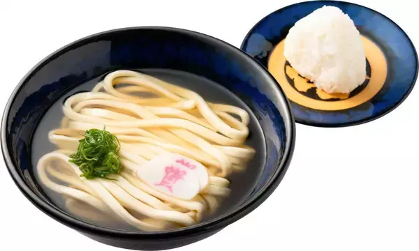 「資さんうどん「かけうどん」の価格でおにぎりが付く朝限定メニューも。お得な399円メニューが新登場。」の画像