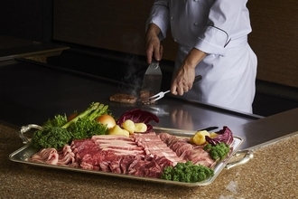 鉄板焼ステーキにフォアグラも無限食べ放題。ロイヤルパークホテルのGW限定ランチブッフェがお得すぎる...。