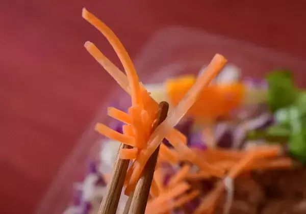 「コンビニ「ツナコーンサラダ」食べ比べ！似てるけどセブン・ローソン・ファミマで違いはあるの？《実食レポ》」の画像