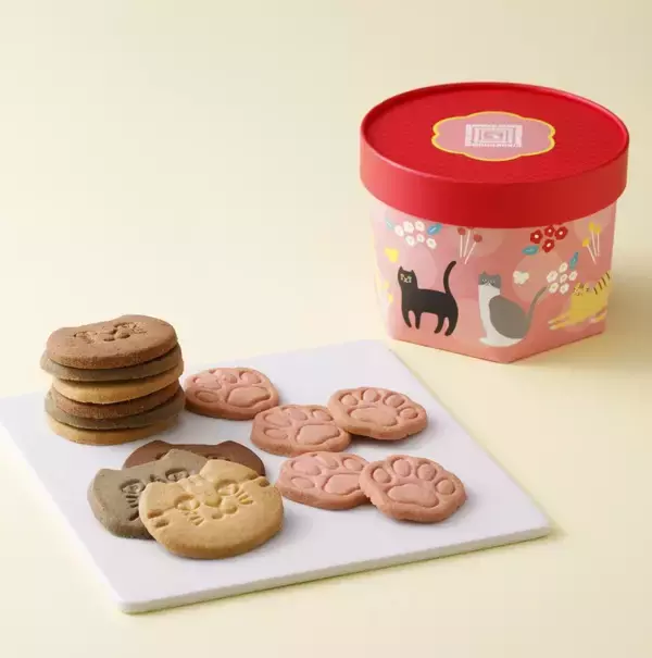 「紀ノ国屋の新発売"ねこスイーツ"が可愛すぎる♡モフモフのしっぽ付きポーチにミニスイーツバッグ...ギフトにもぴったり。」の画像