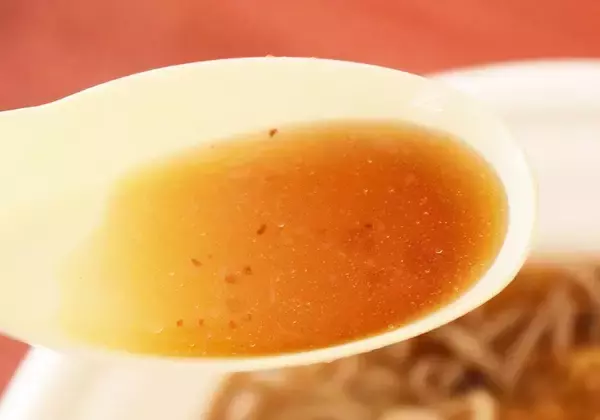 「コンビニ「かき揚げそば」比較！セブン・ファミマ・ローソンで味わいはどう違う？《実食レポ》」の画像