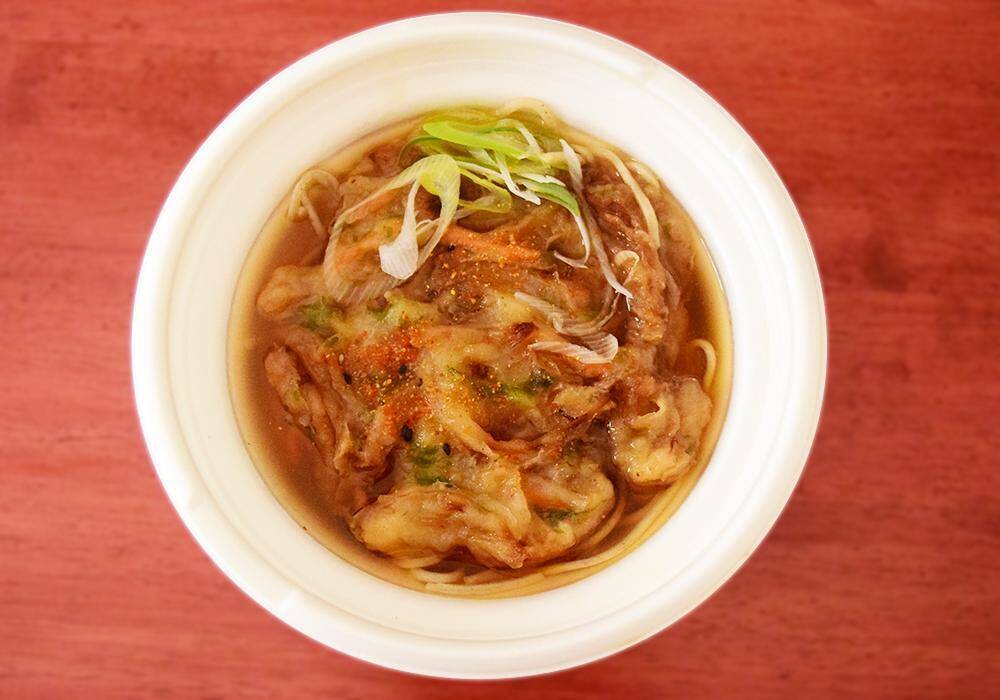 コンビニ「かき揚げそば」比較！セブン・ファミマ・ローソンで味わいはどう違う？《実食レポ》