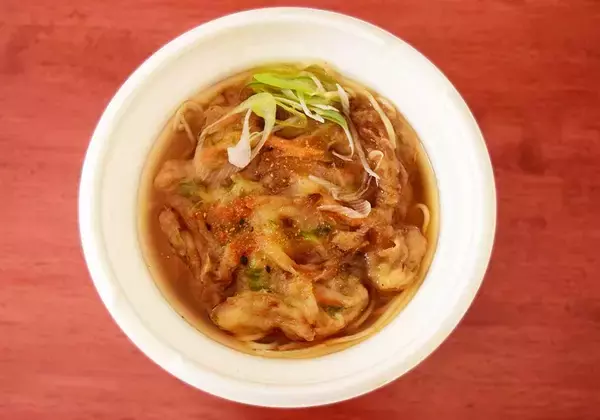 「コンビニ「かき揚げそば」比較！セブン・ファミマ・ローソンで味わいはどう違う？《実食レポ》」の画像