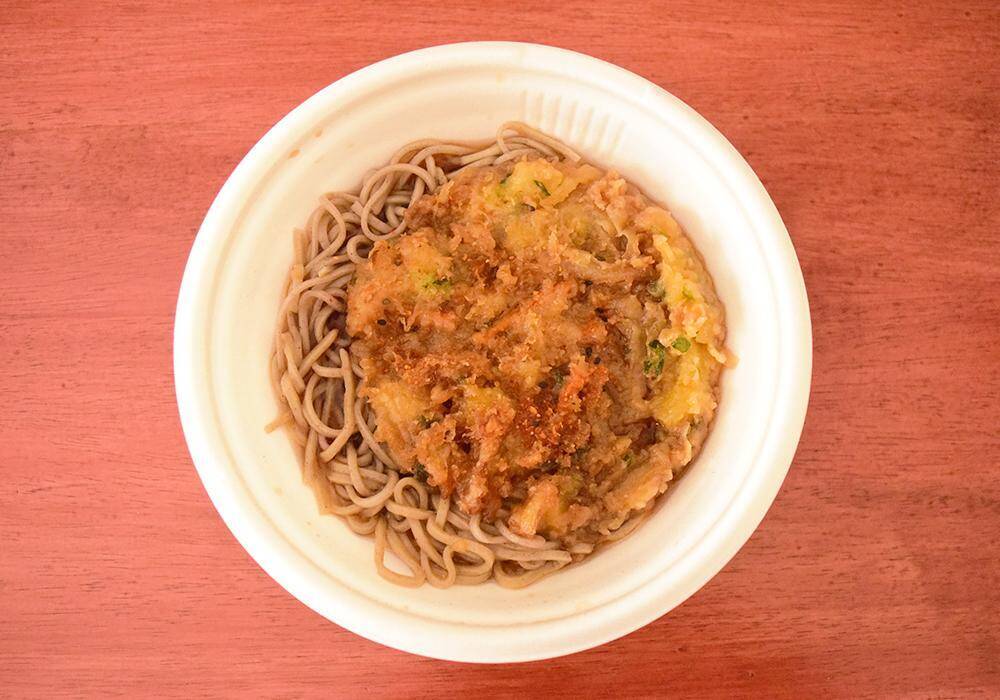 コンビニ「かき揚げそば」比較！セブン・ファミマ・ローソンで味わいはどう違う？《実食レポ》