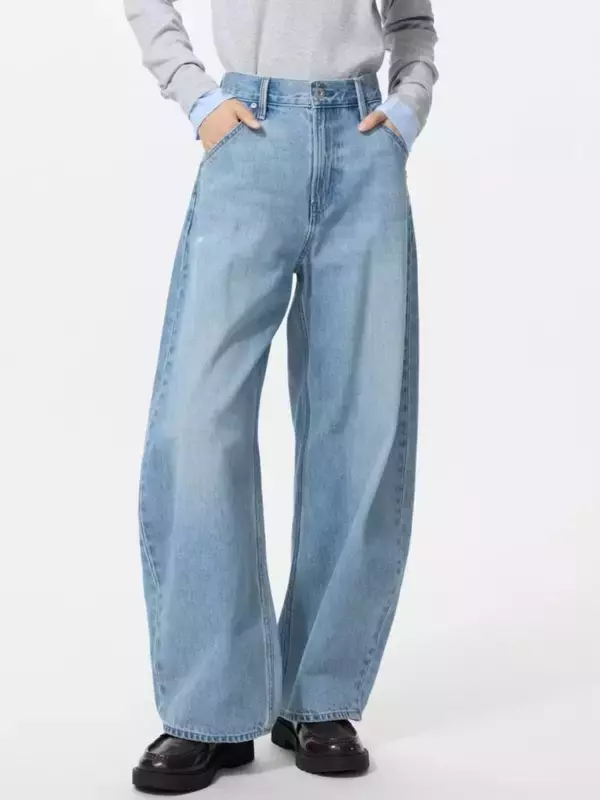 「【ユニクロ最新チラシ】ジーンズも無地Tも特別価格に。今週は人気の大人カジュアル服がお買い得。」の画像