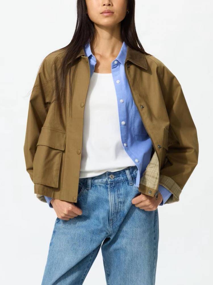 【ユニクロ最新チラシ】ジーンズも無地Tも特別価格に。今週は人気の大人カジュアル服がお買い得。