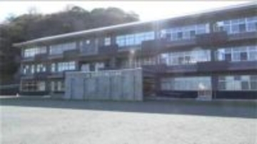 桜の季節に小学校の開校式 開かれる　世界遺産 “黄金の島” 佐渡の３小学校が統合　明治6年創立の伝統校が新たな一歩踏み出す　新潟県佐渡市 相川小学校