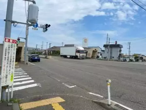 国道8号でひき逃げか　車で右折中にバイクと衝突 40代男性に重傷負わせた疑い　69歳男を逮捕　新潟・上越市