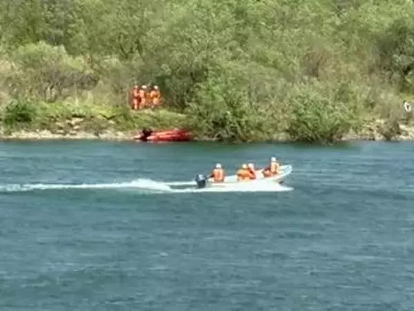 1人が川に流され、2人は中州に… 国交省が業務委託の河川巡視船が転覆　全員救助も1人意識不明　新潟・阿賀野川