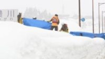 除雪中に水路に流されて2人不明　近くの川で男性2人を発見も心肺停止の状態　警察が身元確認進める　新潟県十日町市