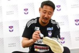 プロはまず「中敷き」を抜く　アルビレックス新潟“スパイクのプロ”が教える靴を長持ちさせる習慣