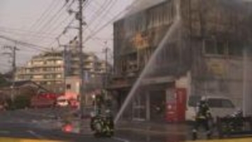 建物が立ち並ぶ場所で店舗兼住宅が全焼　帰宅時間と重なり周囲は騒然　島根県松江市のJR乃木駅前