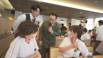 先生はM-1王者「ミルクボーイ」THE SECOND王者「ツートライブ」　大学病院で医師らが“漫才”学ぶ　狙いは…患者対応など“コミュ力向上”　医師のオリジナル漫才に去年のM-1審査員も…「めちゃめちゃ良いですね！」