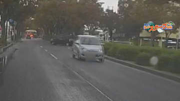 「クラクションを激しめに鳴らしてみたが止まることもなく…」国道を走行中、前から逆走車が現れた！　危険な瞬間