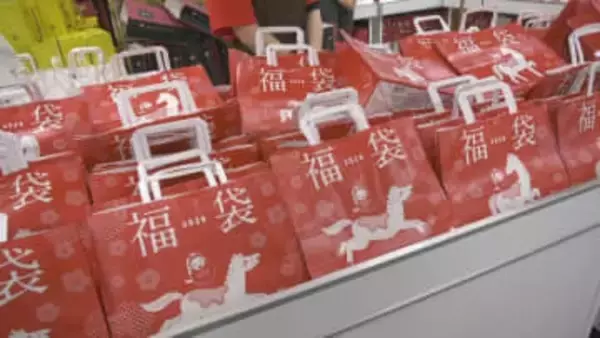 デパートの初売り福袋を目当てに開店前から行列　有名ブランドのスイーツが特に人気…販売開始5分で売り切れる商品も　鳥取県米子市