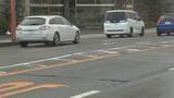 「道路のシマシマ「ゼブラゾーン」走行すると交通違反？　警察に聞いてみると…　“中が空洞”のシマシマとの違いは？」の画像1