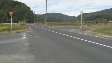 未明の市道で高齢男性が軽乗用車にはねられ川に転落、死亡　島根県松江市
