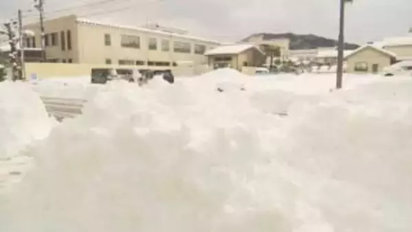 鳥取市で6時間に30センチの降雪　交通機関乱れる　鳥取県に顕著な大雪に関する気象情報