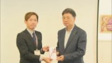 オレンジリボン　児童虐待防止呼びかける団体に鳥取県西部の企業などが寄付金