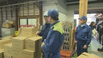 最大震度5強を観測　保管していた酒瓶のうち4分の1にあたる2000本ほどが倒れた酒蔵、側溝が沈下した「かにかご岸壁」などを平井知事が視察