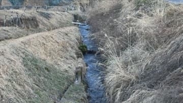 道路から約5メートル下の川に転落し死亡　高齢男性運転の軽乗用車　島根県警川本警察署