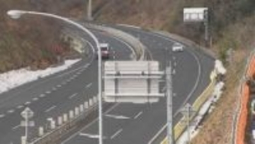 高速道路でノロノロ運転…これって交通違反？　警察に聞いてみると…　高速道路の“最低速度”って何キロ？自動車専用道路でも決まりがあるの？