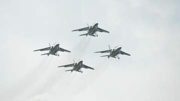 3年ぶり「ブルーインパルス」に3万人熱狂　航空自衛隊美保基地航空祭　「F-2戦闘機」「C-2輸送機」「KC-46A空中給油機」も魅せる　「救難飛行艇US-2」「ジェット練習機T-400」もお目見え【写真あり】