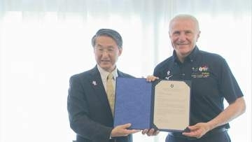 「鳥取をもう1つのホームタウンに」なぜ？鳥取に　棒高跳びの元世界記録保持者”鳥人”ブブカさんに平井知事がラブコール