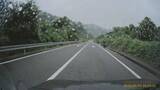 「「はあ？」ドライバー驚く　高速道路インターを降りようとしたら…自動車専用道路の脇を、スーツ姿の人が歩いていた　警察に通報多数　事故などの発生は無し」の画像1