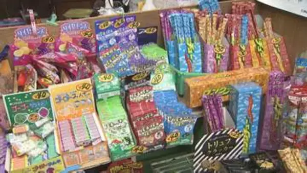 遠足シーズン「おやつ代は何円まで？」「バナナはおやつ？」物価高騰…令和のおやつ事情　創業150年以上の駄菓子屋で聞いてみると…「稼げんわ。駄菓子は」