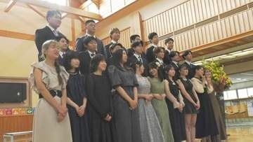 全員が“幼馴染”…山あいの町で「二十歳を祝う会」　若者たちの夢は…「人を助けられる消防士」「有名な声優になって故郷を観光地に」　記念品には、秋篠宮家の次女・佳子さま着用のアクセサリーで有名になった工房の“コースター”