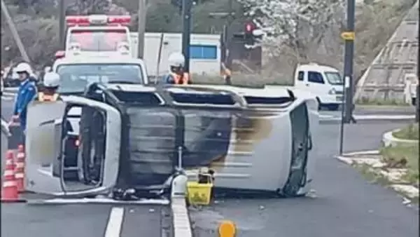 「【速報】車が横転し炎上…大田市で交通事故　2人を救急搬送　国道9号一時全面通行止め　島根県大田市」の画像