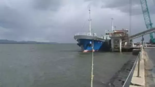 「貨物船が浅瀬に乗り上げた」　大橋川河口に近い中海の「松江港」で、貨物船が浅瀬に乗り上げて航行できなくなる事故が発生　島根県松江市