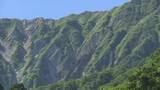 「9人パーティーで国立公園大山を下山中、ツアーガイドの外国人男性が足首をくじいて転倒…右足骨折か　消防防災ヘリで救助　登山届は提出」の画像1