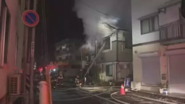 未明の繁華街「焼鳥とジンギスカン」の店が火事　店舗が全焼、隣接する2棟も類焼　元日は営業し、出火時は無人　鳥取県鳥取市